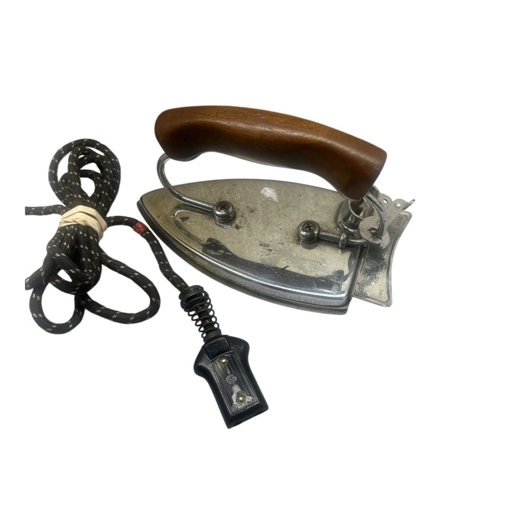 Vintage Samson United Personal Electric Iron Wood‎ Handle Chrome Cloth Cord 115V
